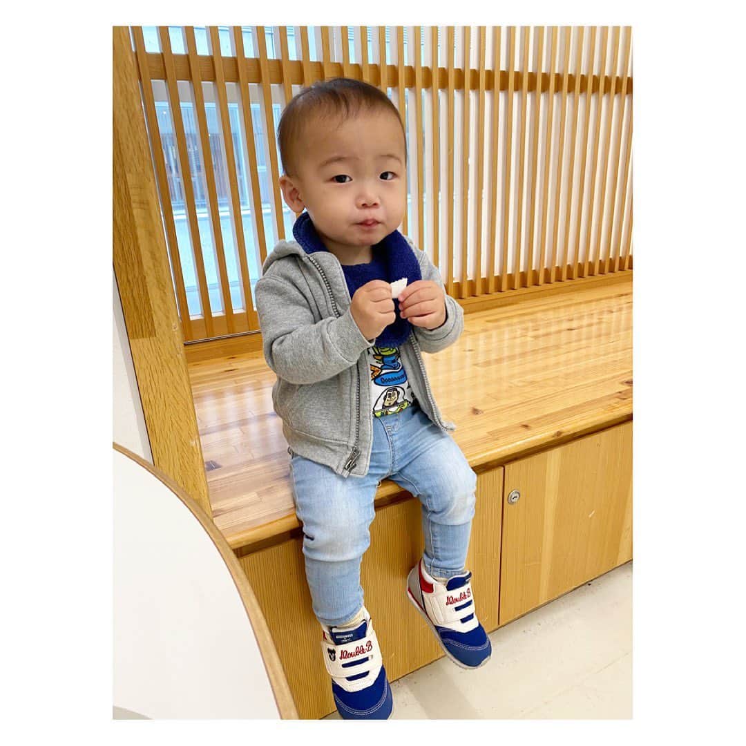 田中雅美さんのインスタグラム写真 - (田中雅美Instagram)「なんだか、あっという間に、赤ちゃんから子供になってるー☺️  ・ ・ 2人目あるある？ とにかく、成長がはやい。。  ・ ・ #1歳の息子 #成長はやい #電車が好き #男の子 #お喋りはマイペース #身体は大きめ #ふくらはぎが太め」3月28日 8時24分 - tanakamasami_official