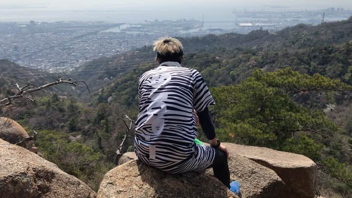 北野貴之のインスタグラム：「あ〜絶景動画！ 兄貴さんのお誕生日登山からの僕は、このあと人生初の宝塚劇場へ。 最高のスケジュール🪅」