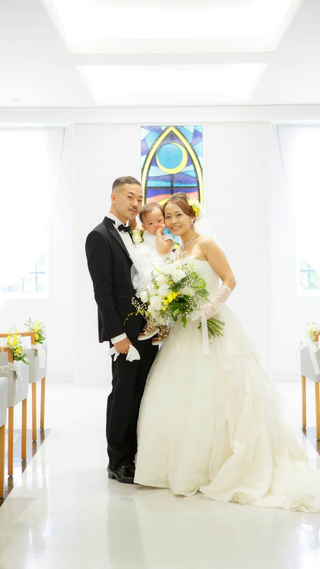 東京ウェディングカレッジのインスタグラム：「学生が作り上げる本物の結婚式。 打ち合わせから当日の施行まで、 全て学生が中心となって運営しています。  今回は2020年9月13日挙式のおふたりの、 当日の様子をお届けします💐  ▶︎本校公式YouTubeからもご覧いただけます👀  #ハウスウェディング #ゲストハウスウェディング #結婚式  #東京ウェディングホテル専門学校 #ウェディングプランナー #ドレススタイリスト #ブライダルフラワー #ブライダルフォト」