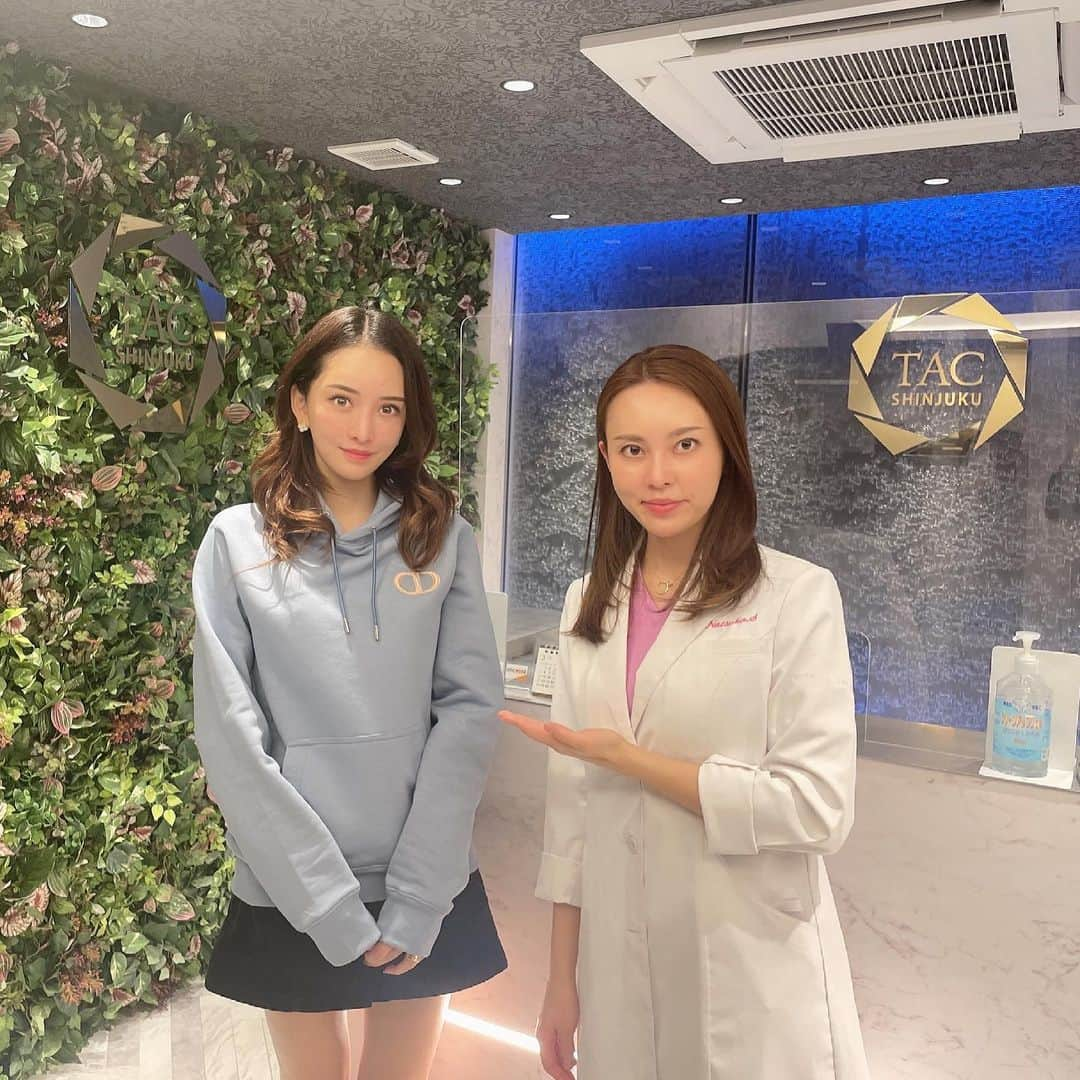 伊東亜梨沙さんのインスタグラム写真 - (伊東亜梨沙Instagram)「おはよ🧖‍♀️  @shinjuku_tacclinic_gallery でダーマペンを受けて4日目♡ 今回は @dr_natsu_fit  と相談して1ミリの深さでやったので出血もなくダウンタイムも短い❣️ これファンデ塗ってないのに全然赤み目立たなくない？ . お家で使えるダーマペン👉ダーマローラーも購入したのでまたレポします♡ . てかなつ先生いっつも可愛くて勝手に癒されてる🥺笑（話脱線） 美容外科の女医さんって綺麗な人多いよね🥺🥺 . #taclinic #ダーマペン #ダーマローラー」3月28日 11時22分 - arisa__917m