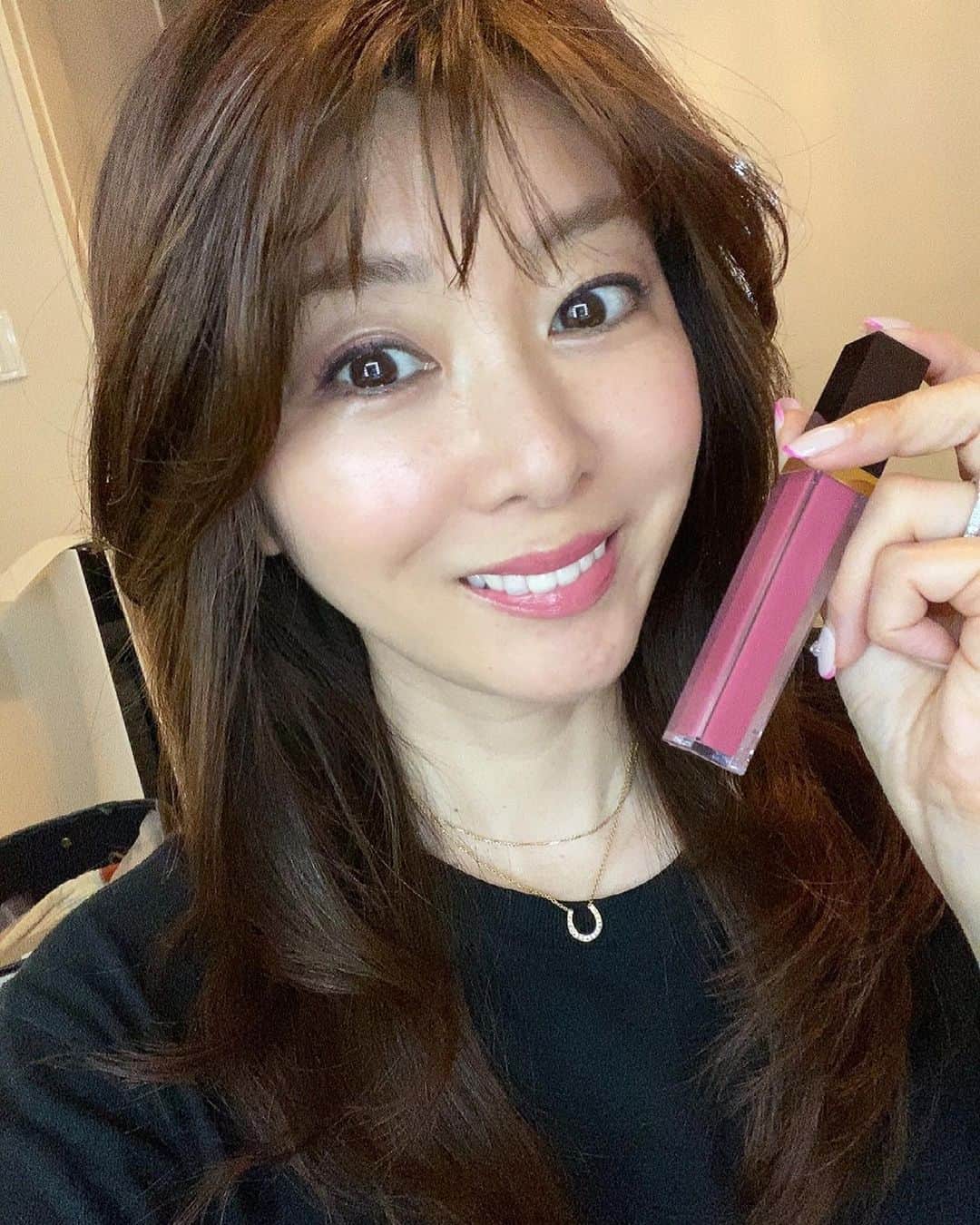 矢部美穂さんのインスタグラム写真 - (矢部美穂Instagram)「ディオールの663トリプルブルームをつけて、青みのあるグロスをつけるとよりいい感じです💖 トムフォードのグロスリップは重めのテクスチャーが好みの私です✨ 最近、メイクが楽しすぎる💕 マスクはするけど、すっぴんは嫌なので💦 #トムフォードビューティー  #トムフォードリップ  #大人女子 #女子力  #40代  #矢部美穂」3月28日 12時04分 - miho.yabe.0607