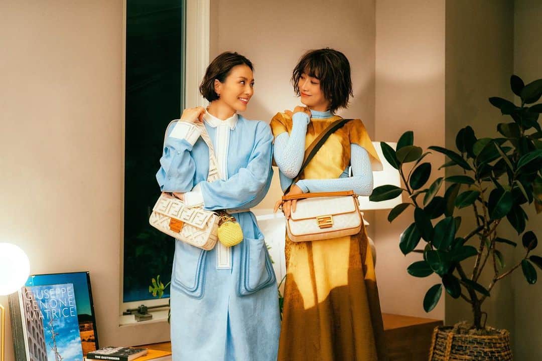 米倉涼子のインスタグラム：「この写真でヨンの事が大好きな自分が良く分かる笑  @fendi  @silviaventurinifendi  @youn1029  #fendiambassador  #FendiBaguette」