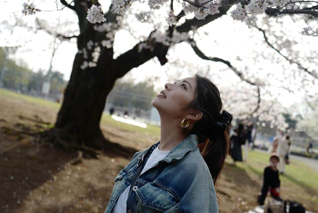 ゆりあさんのインスタグラム写真 - (ゆりあInstagram)「桜がきれいですね🌸 今日はあいにくの雨だけど><  だんだん春になってきて嬉しい☺️  明後日の白女応援団コンペは晴れますように🙏☀️  . #白金台女子ゴルフ部 #白女応援団 #ゴルフ #ゴルフ女子 #golf #instagolf #instagolfer #Shirojo #白女 #shirokanedailadiesgolfclub #ゴルフ好きと繋がりたい #女子ゴルフ #ゴルフ好き #かわいい #⛳️ #🏌️‍♀️ #youtube #チャンネル登録お願いします」3月28日 13時03分 - yuria.golf