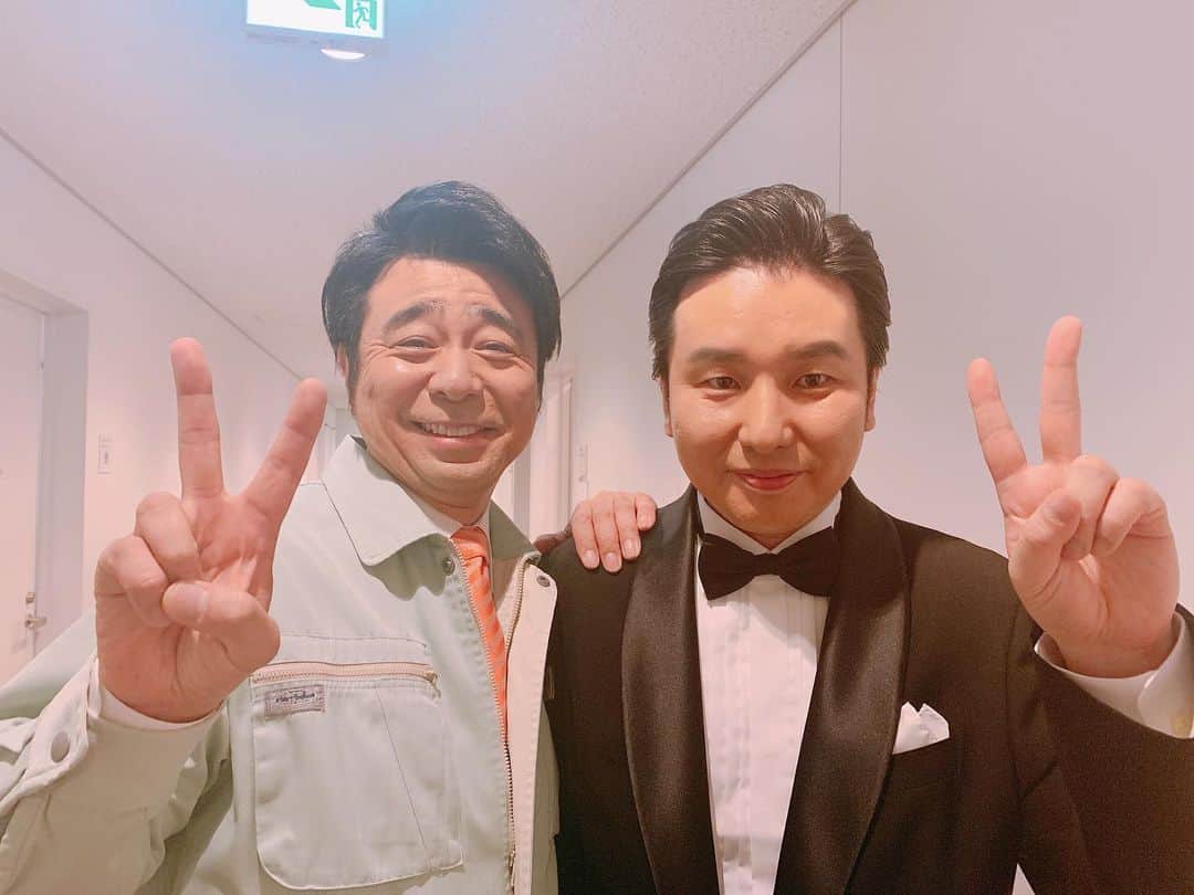 岐部昌幸のインスタグラム：「本日28日20時より作家岐部の冠番組『ゲームセンターKBX』が放送されます。 作業服をまとった私がゲストの有野課長に「ゲームセンターCXでやりたかった10のコト」をプレゼン。 実際にその中から実践する企画も……⁈ 本家のほうがもちろん面白いですが、どうぞスピンオフもそこそこの期待で温かい目でお楽しみいただけたら幸いです！ #gccx #gckbx #ゲームセンターKBX #読み方はキーベックス #シンフォニー第二弾もやりたい」