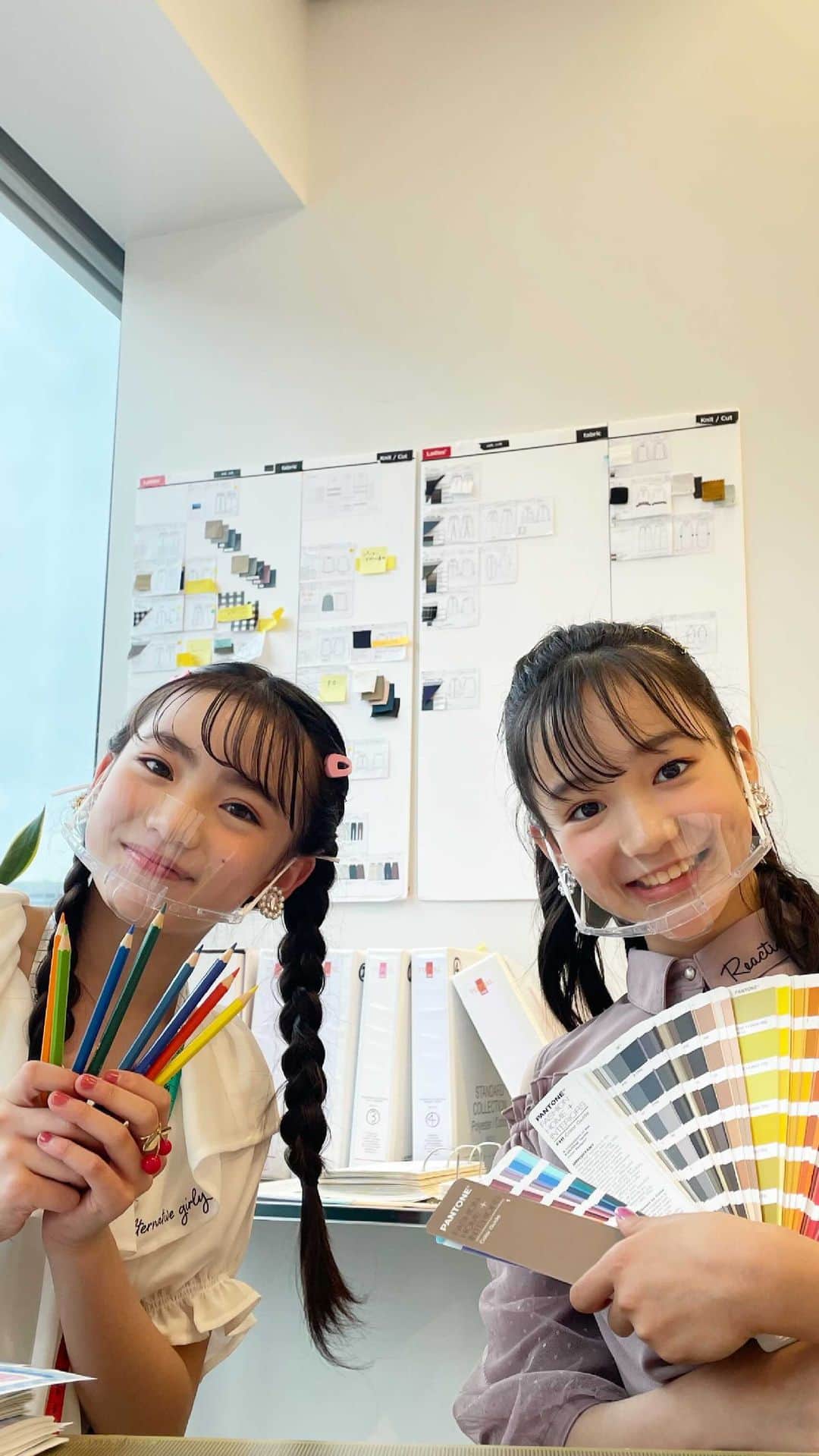 ニコ☆プチのインスタグラム：「石原咲奈＆星乃あんな“さなんにゃ”がファッションデザイナー体験に挑戦！ たくさんの意見ありがとう😘💕」