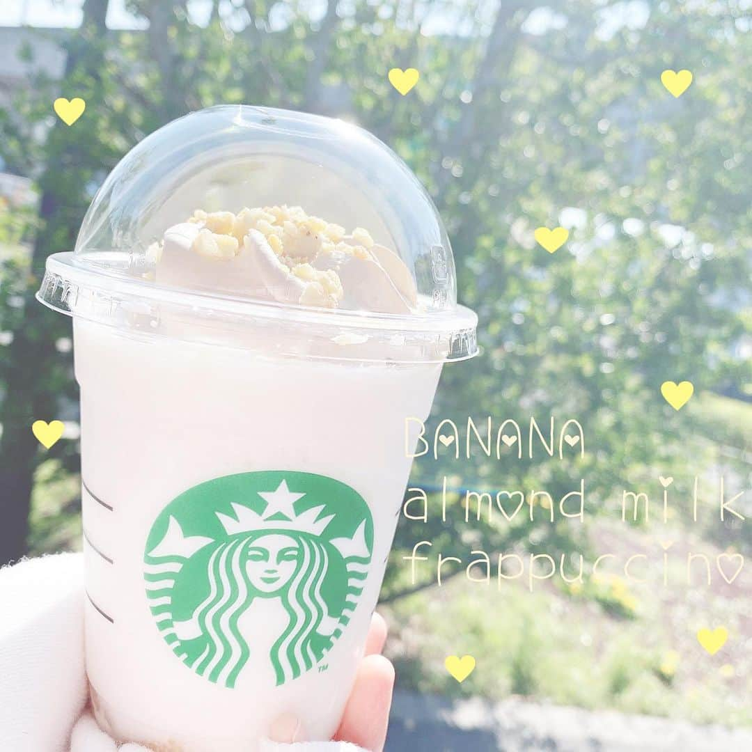 稲垣香織のインスタグラム：「・ ・ ・ 💛🍌💭   ずっとずっと飲みたかったバナナのフラペチーノを飲みました!!😆⭐⭐  生誕祭が終わったら飲むと決めてたの(≧ω≦) 美味しかったです🎶  皆さんも飲みましたか？☆☆🥤🍌  #スタバのバナナ #バナナアーモンドミルクフラペチーノ」