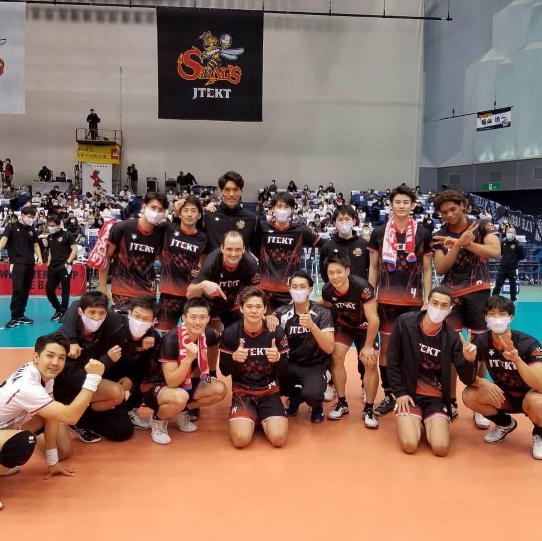藤中優斗 のインスタグラム：「・ ・ ・ vリーグ終了しました。 ・ 満足のいくプレーや結果が出せず、 苦しく悔しいリーグとなりました。 ・ 4位という結果、 自分のプレーや存在意義を真摯に受け止め、 必ず成長してみせます。 ・ 長いリーグ沢山の応援ありがとうございました。 ・ 引き続きジェイテクトSTINGSの応援よろしくお願いします。 ・ ・ ・ #jtektstings #ジェイテクトstings」