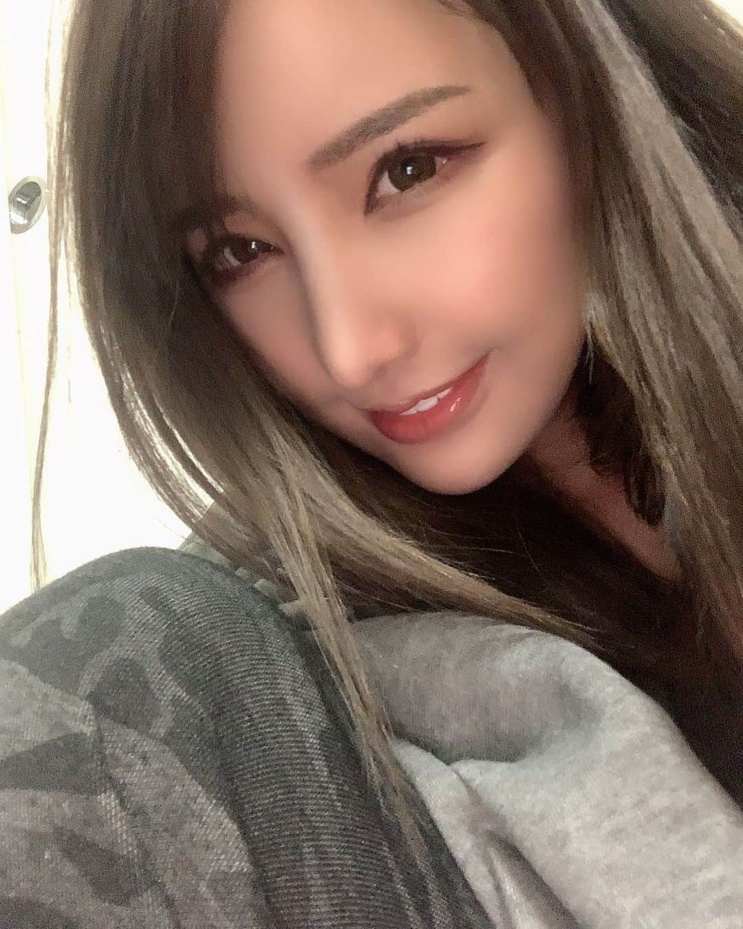 楪カレンのインスタグラム：「誕生日だったの🎂  #av #av女優 #誕生日 #ハッピーバースデー #生誕祭 楪カレン #ユズリハって読むのよ」
