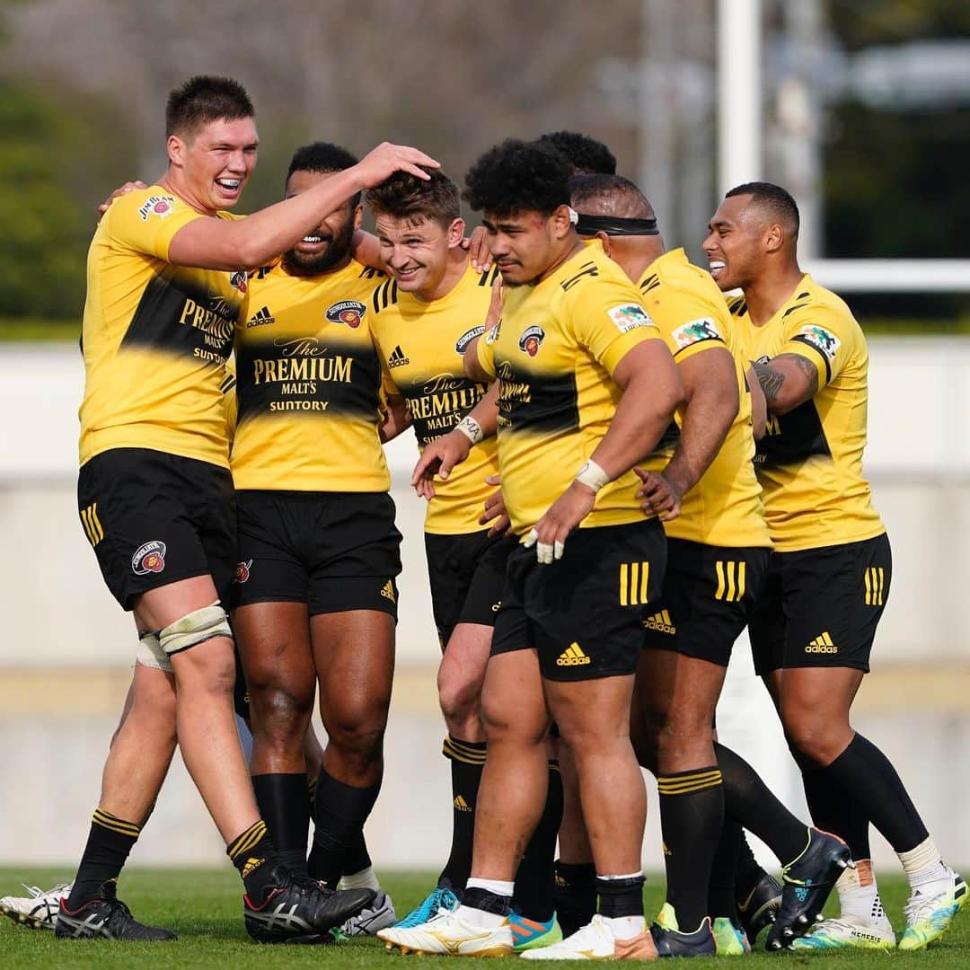 ボーデン・バリットさんのインスタグラム写真 - (ボーデン・バリットInstagram)「Tough win yesterday but we hung in there and found a way. Cool to see a @taranakirugbynz jersey amongst all our @sungoliath_official fans whilst waiting for the TMO decision ⏰😊⁣⁣ ⁣⁣ 昨日は厳しい勝利でしたが、私たちはそこにぶら下がって道を見つけました。  TMOを待っている間、サントリーサンゴリアスのすべてのファンの間でタラナキラグビージャージを見るのはクールです⏰😊」3月28日 16時22分 - beaudenbarrett