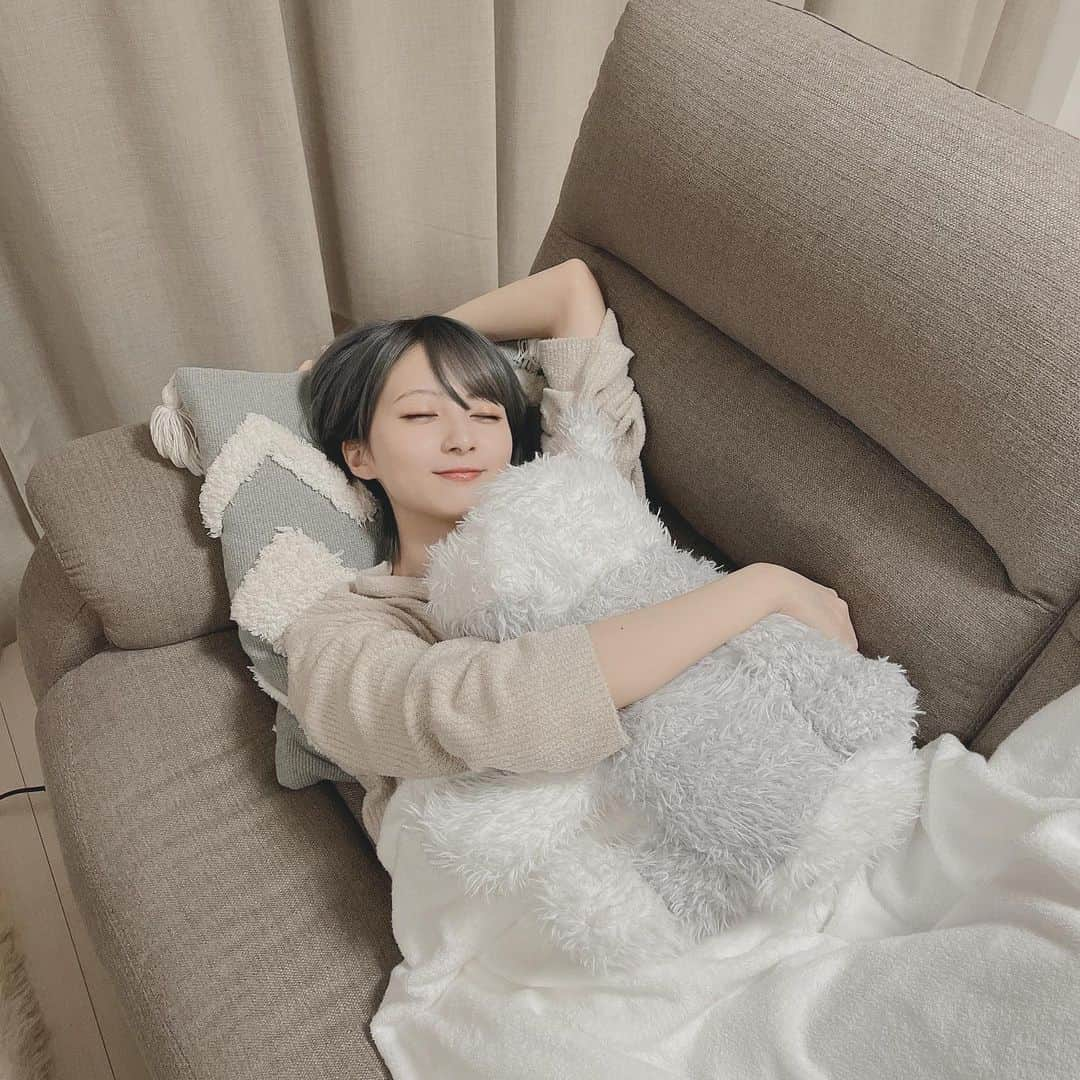 こばしり。さんのインスタグラム写真 - (こばしり。Instagram)「2枚目寝たフリ💤 寝たフリ得意っぽい💤  #力全て抜けてる顔得意 #ちょっと前の写真」3月28日 16時17分 - lovetomato_24