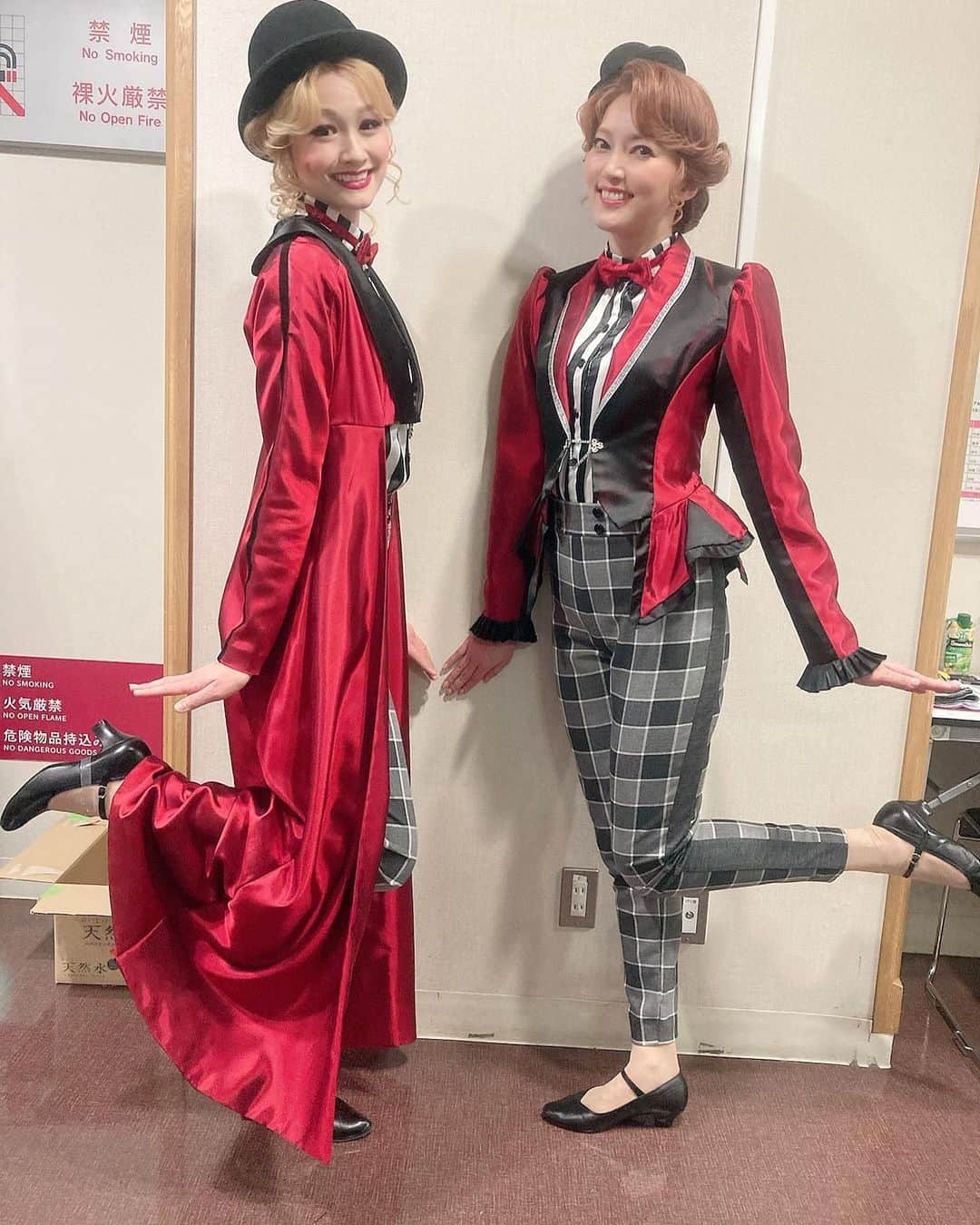 朝夏まなとさんのインスタグラム写真 - (朝夏まなとInstagram)「. #BARNUM 兵庫公演 無事に終わりました🎪 見に来てくださった皆さん ありがとうございました✨  約1年ぶりの関西での公演 しかも昔よく行ってた西北！笑 テンションあがりました🙌  初めての 兵庫県立芸術文化センター中ホールは とっても素敵な劇場でした☺️  そして今日、 #綿引さやか ちゃん #内海啓貴  くんが 大千穐楽でした✨✨  さみしーい また会える日を楽しみに☺️  残すところあと1公演 ここまで来られたことが奇跡です あと1回 奇跡が続きますように🌟  写真は 綿引さやかちゃんと #フランク莉奈 ちゃんと📷  2人ともとっても魅力的な方です🥰出会えて良かった♡  #バーナム #残すところ #あと1回 #西宮ガーデンズ #よく行ってたなぁ 笑笑」3月28日 17時03分 - asaka_manato_official