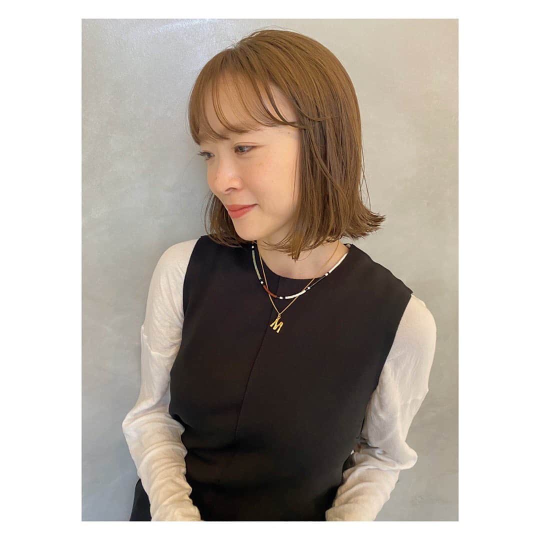 野尻美穂のインスタグラム：「髪の毛明るくして前髪も整えてもらった〜🌼🌼🌼 よねちゃんありがとう😘 カラーはオリーブベージュ🫒 ブリーチはしてないよ🤝」