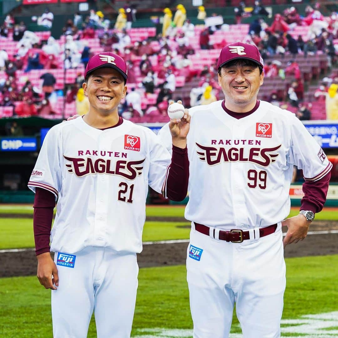 東北楽天ゴールデンイーグルスさんのインスタグラム写真 - (東北楽天ゴールデンイーグルスInstagram)「⚾️ ⚾️E 5-0 F⚾️ ルーキーの早川選手がプロ初登板初先発初勝利✨✨✨ 2度の満塁のピンチを切り抜け6回4安打無失点8奪三振‼️‼️ 酒居選手、牧田選手、松井選手と繋いで完封リレー💯 打線は太田選手が2試合連続の2号ソロを含む2安打3打点💪🏼 浅村選手が猛打賞👑辰己選手、小深田選手、茂木選手が2安打👏🏼 #rakuteneagles #一魂 #日本一の東北へ #石井一久 #早川隆久 #酒居知史  #松井裕樹  #太田光  #写真もバイバーで」3月28日 17時32分 - rakuten_eagles