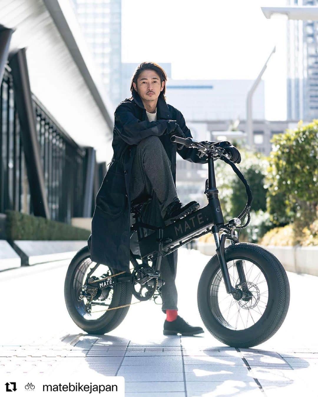 窪塚洋介のインスタグラム：「#Repost @matebikejapan ・・・ MATE. BIKEのアンバサダー @yosuke_kubozuka さん。 １００年後の未来のために、MATE.という生き方を決めた。  未来はひとつ。 方法はいくらでもある。 どの道を通るかは俺次第。 たくさんの道を走り続けられるMATE.を選ぶ。  #matebike #matebikejapan」