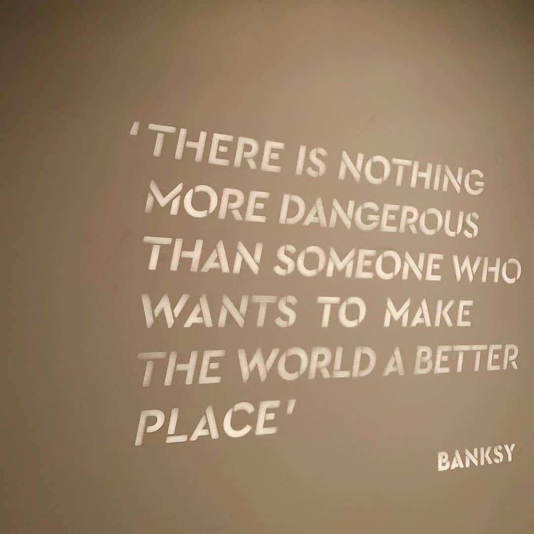 皇咲あゆのインスタグラム：「“There’s nothing more dangerous than someone who wants to make the world a better place.” - #banksy .」