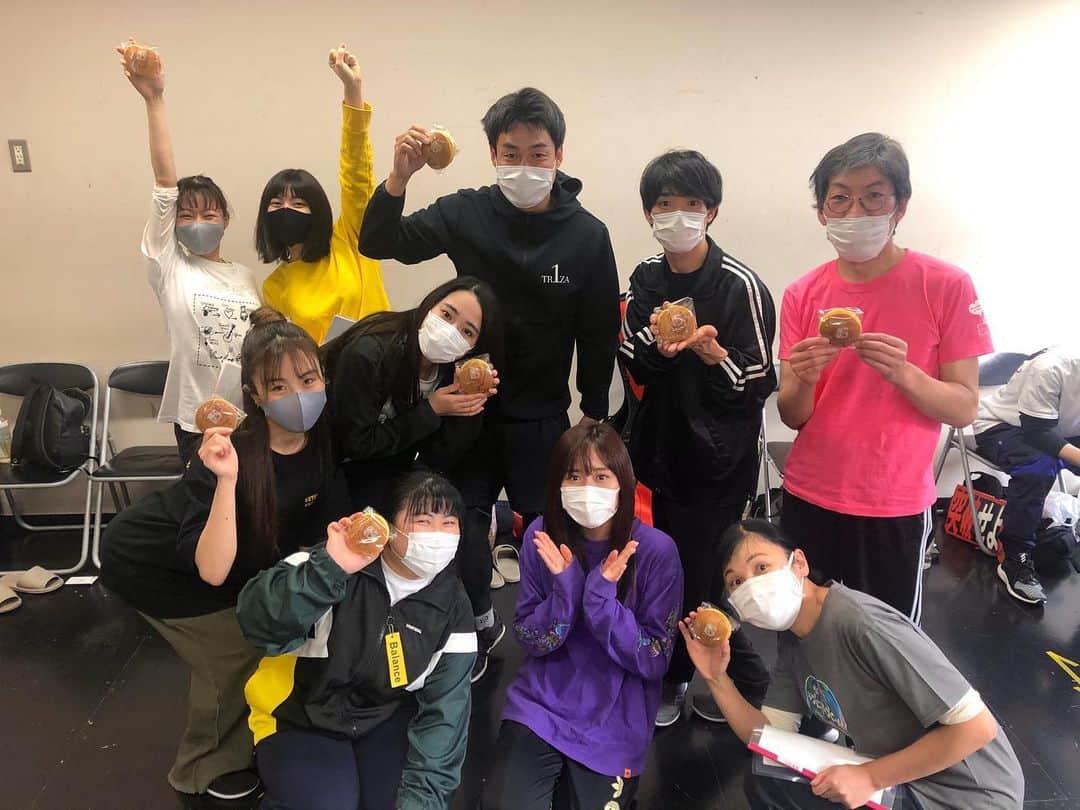 田谷野亮のインスタグラム：「内木姫からどら焼きの差し入れ！ 稽古頑張ります🔥」