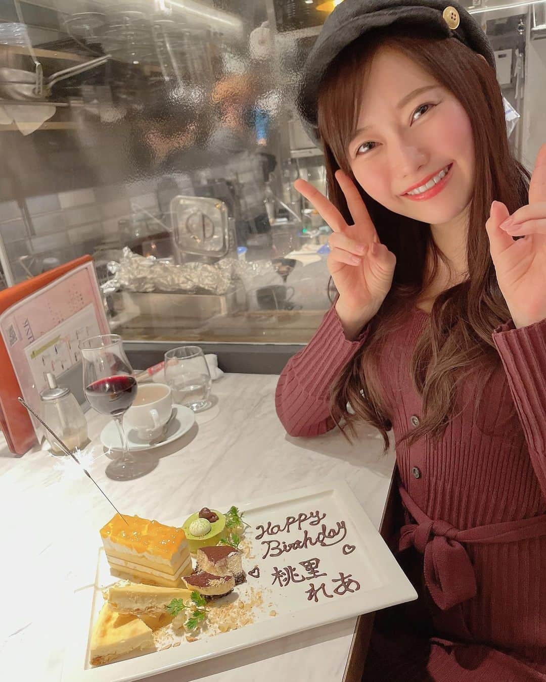 桃里れあさんのインスタグラム写真 - (桃里れあInstagram)「cerdiさん @cerdi_monnaka さんがサプライズでバースデープレートを用意してくださった🥰 ・ 私のインスタ見てくださってて、「先日お誕生日でしたよね！おめでとうございます！」って( ◜ᴗ◝)💓 ・ 嬉しかった〜！ありがとうございます🥰 ・ ・  ・ ・ 【👙写真集】 1st電子写真集『yell』双葉社より発売中 Amazon Kindle→www.amazon.co.jp/dp/B08WJ6PJPC ・ ・ 【🐈ファンクラブ】 CHEERZ 桃里れあ https://cheerz.cz/artist/13853 サポーターになると… グラビアオフショット/プライベート写真/限定メルマガ/イベント優先受付/会員No.発行 月額500円〜で楽しみ放題♡サポーター登録前の投稿は見れないので早めの登録がオススメです！ ・ ・ 【💘イベント情報】 4月撮影会やるかも…？ SNSや公式LINEチェックしててね！ ・ ・ 【📖雑誌掲載中】 2/3発売　アサ芸シークレット 3/5発売　Cream4月号 3/9発売　週刊アサヒ芸能 3/26発売　EXMAX!5月号 ・ ・ 【📀DVD】 1/29 1stイメージDVD「ももれあ」発売 大好評Amazon売り上げ新着共にランキング1位🏅 https://www.amazon.co.jp/dp/B08NPQTQG3 ・ ・ 【📻レギュラーラジオ】 調布FMらじぷら　次回放送4/4(日)23:00〜23:59 アプリ《リスラジ》でお聴きください♪ メンバー：小林智絵（Pimm's）/二瓶有加（PINK CRES.）/りさ（まなみのりさ）/桃里れあ ・ ・ 【💫SNS】 Twitter：https://twitter.com/rea_momosato  TikTok：https://vt.tiktok.com/ZSwuNpx1/ YouTubeチャンネル《桃里れあ》：https://www.youtube.com/channel/UCfpzmulrUvR-x-55JEoZ7Mg 公式LINE：https://lin.ee/h96Deou ・ ・ ・  #Cerdi #門前仲町イタリアン #ウニボナーラ #牛ヒレ肉とフォアグラのロッシーニ #東京グルメ #門前仲町 #門前仲町グルメ #ワイン飲み放題 #バースデープレート #誕生日ケーキ #誕生日サプライズ #birthday #グレイル #グレイル購入品 #白石麻衣 #看護師 #キャスケット #グラビアアイドル」3月28日 20時11分 - rea_momosato