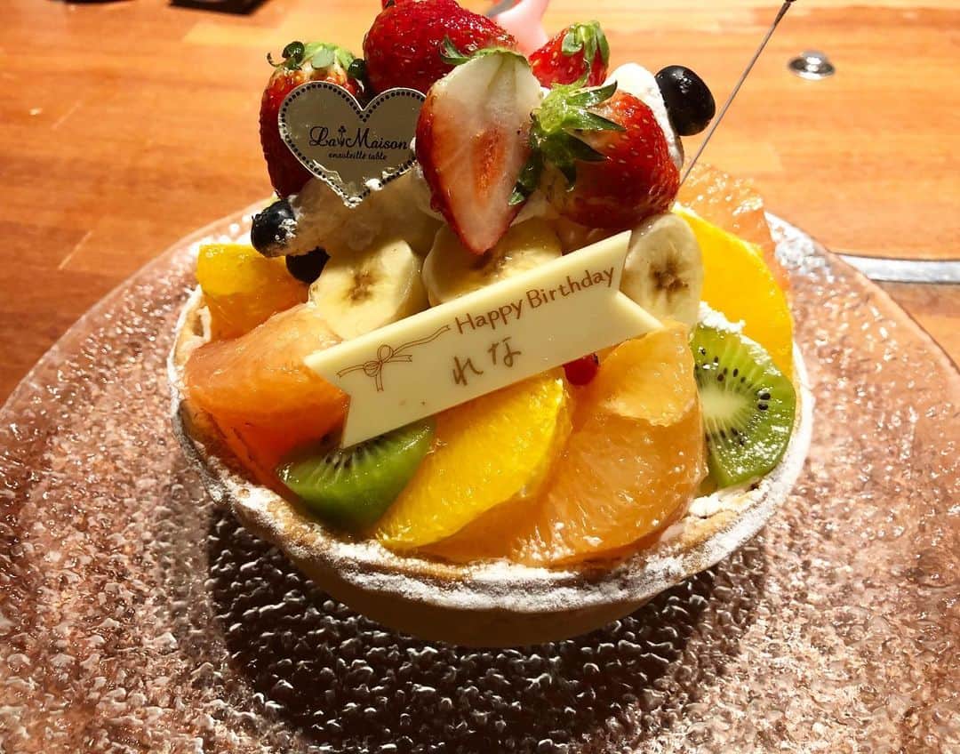 中根麗子のインスタグラム：「先日は麗奈の 13歳のお誕生日でした💗 麗奈と私の大好きなすき焼き。 今福💗 この卵とお肉の組み合わせ 大好き💗  おすすめです。  麗奈ももうすぐ中学2年生。 今は思春期😄 お互いの気持ちが伝わらなかったり ぶつかったり 沢山あるけど 麗奈の気持ちによりそい 仲良く関係がきづけたらいいな💗  おめでとう麗奈💗  #13歳 #思春期 #中学生 #4人のママ」