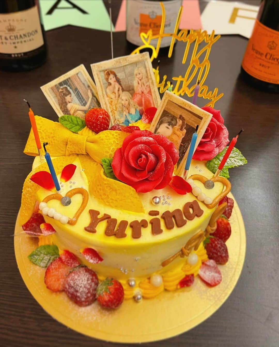 真優川咲さんのインスタグラム写真 - (真優川咲Instagram)「#💖#💛#💜#♨️#🎂#🎉 ✨ ㊗️〜my sweetダーリンの #誕生日 🧁🎉  #サプライズ でにゃむとお祝いしたよ💜💖 久しぶりに3人で ゆっくり過ごせたけど 相変わらず 違和感なく落ち着く存在で #幸せな時間 でした♨️🥰💜💛💖  そして この日の為に ゆりなをイメージして💛🌹 #オーダー した#ケーキ がもぅ、#クオリティ高すぎ て..🥺 ゆりなも みんなで感激でした🥺😻💖💖 【@juli_sasa🎂さん】 本当に本当にありがとうございました👏💖💖💖 改めて 人を笑顔に幸せにできるお仕事って本当に素敵だなぁって #感謝&尊敬の気持ちでいっぱいになりました😌👏💖✨✨✨  愛するゆりな💛改めておめでとう🎉💛😘 生まれてきてくれてありがとう💋 これからもずっと宜しくね💖 #箱根 #温泉旅行 #浴衣女子  #さんこいち #happybirthday 💋」3月28日 20時27分 - saki_411