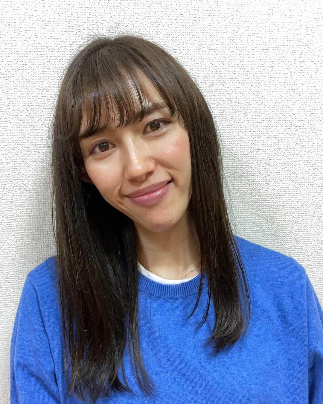 のインスタグラム：「ヘアメンテナンスへ💇‍♀️﻿ ﻿ カットは前髪のみで、いつもの髪質改善カラーに﻿ 今回はヒューマンケラチンというのを入れて頂いたよ！﻿ ﻿ ハリコシがアップするみたいだから楽しみ🥰﻿ ﻿ @ribibikiya さんの投稿良かったら見てみてね〜☺︎﻿ ﻿ ﻿ ﻿ #髪質改善 #カラーリング #ヘアメンテナンス #ヒューマンケラチン #前髪カット #ロングヘア #モデル #伊藤由佳﻿」