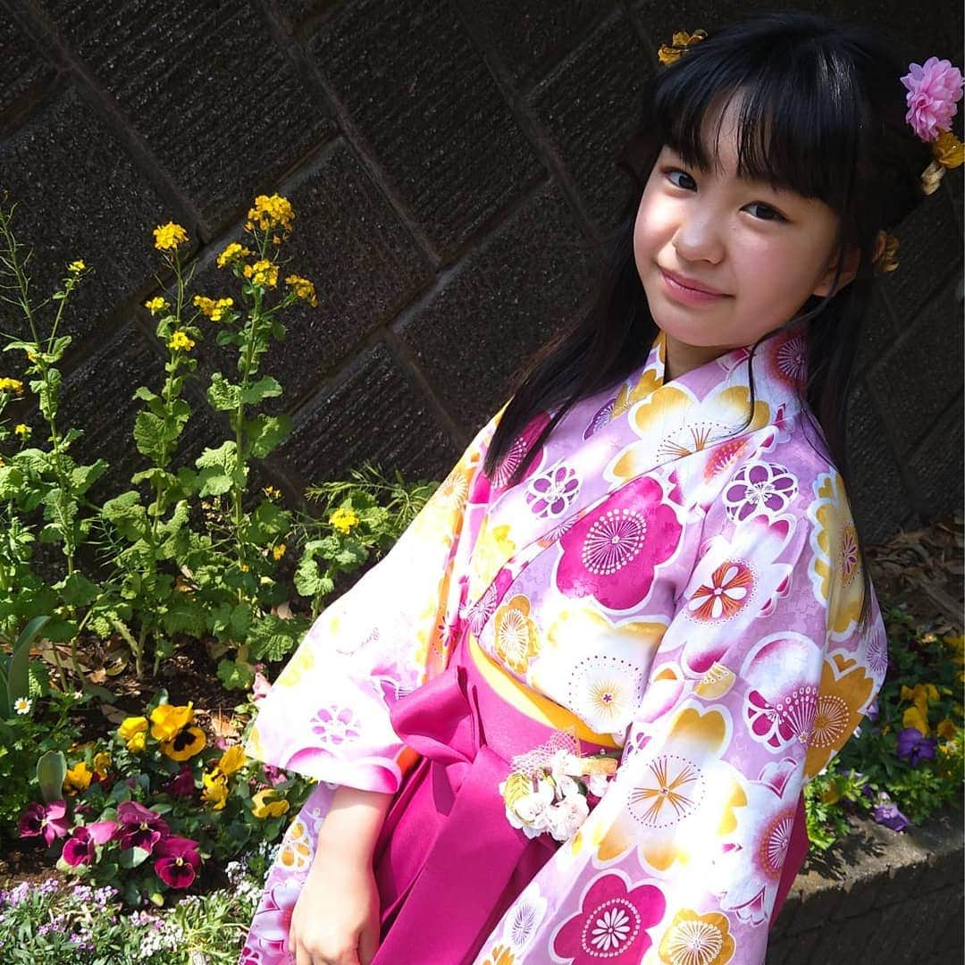 清水香帆のインスタグラム：「先日、小学校を卒業しました🌸 4月からは中学生です(*^^*)♪ 中学校楽しみー😊✨ #清水香帆」