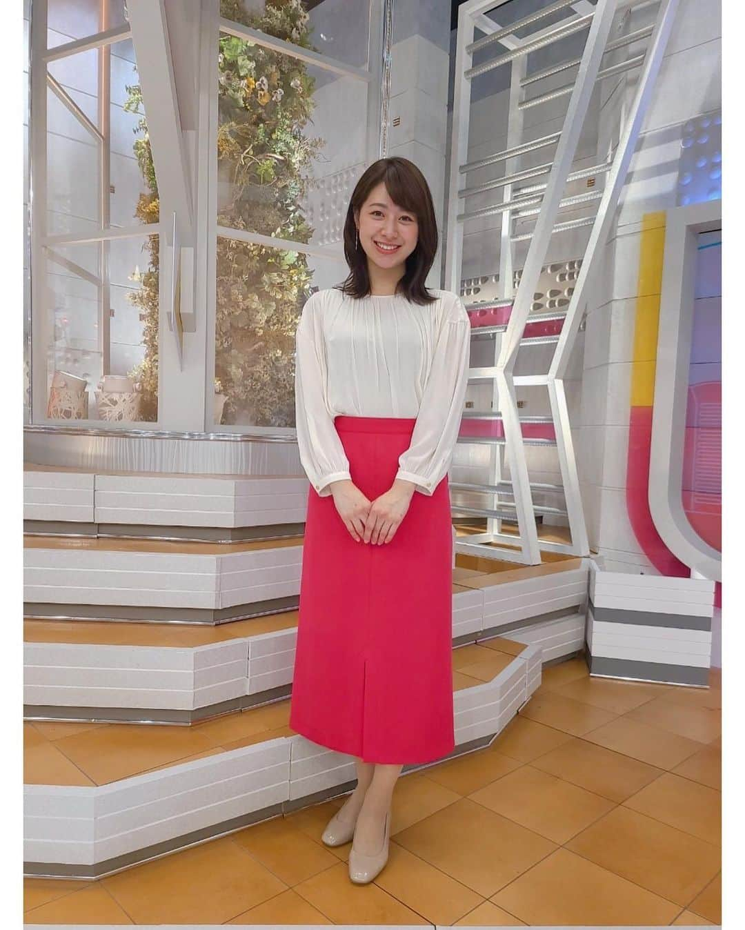 林美沙希さんのインスタグラム写真 - (林美沙希Instagram)「. やっと 花粉症の症状がおさまってきたような気がしています🌲  気がつけば新生活のシーズン！ 何事も楽しむことを忘れないで 頑張りたいですね😊  #jチャン #林美沙希 #衣装 #白シャツ #amerivintage  #jouete  #rope #桜色 #untitled」3月28日 20時57分 - misaki0hayashi