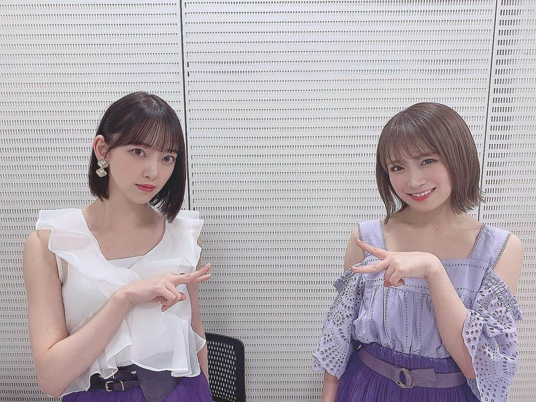 秋元真夏さんのインスタグラム写真 - (秋元真夏Instagram)「.  未央奈卒業おめでとう🌸 バレッタで選抜で一緒に  MV撮った時のこと今でも覚えてる☺️  特に月の大きさ🌙  後輩だけどしっかりしてて 私をいつも正してくれて 笑いのツボが似てるから 2人でもよく笑ってて 未央奈と一緒の仕事大好きだったなぁ  隣に未央奈がいると安心した☺️  卒業しても仲良くしてね🥺 私誘えないタイプだから… 誘ってね🥺🥺🥺笑  これからの道も応援してるよ🦋  #未央奈卒業おめでとう」3月28日 21時18分 - manatsu.akimoto_official