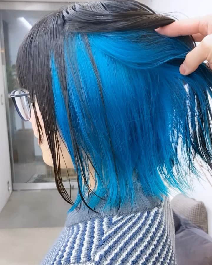 オオモトのインスタグラム：「ターコイズ🦋🦋🦋🦋 ・  WOM オオモトシンイチロウ @bobby_omoto_style @wom_hair_ ・ お値段、ご予約方法、場所、などはストーリーハイライトに明記しております✨ ・ ・」