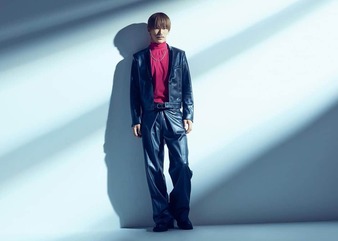 のインスタグラム：「なんか昔、学校であった 月1のお楽しみ会思い出した🥳😂  #エグハピ27 会🍫🍪  お菓子持ち寄ったりして楽しかったな〜  #話逸れたけどこちらが#PARADOX#の個人アー写です📸 #直己小学生時代のヘアスタイルにしてしまいました #宜しくお願いします#😂」