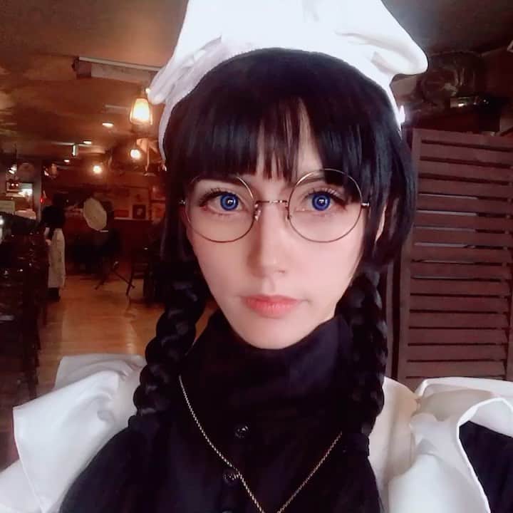 鷹村アオイのインスタグラム：「. BLACK LAGOON  動くロベルタ   #blacklagoon #blacklagooncosplay #blacklagoonroberta #ブラックラグーン #ブラックラグーンコスプレ #ブラックラグーンロベルタ #ロベルタ #ロザリタ #ロザリタチスネロス #ロザリタ・チスネロス #カワコス」