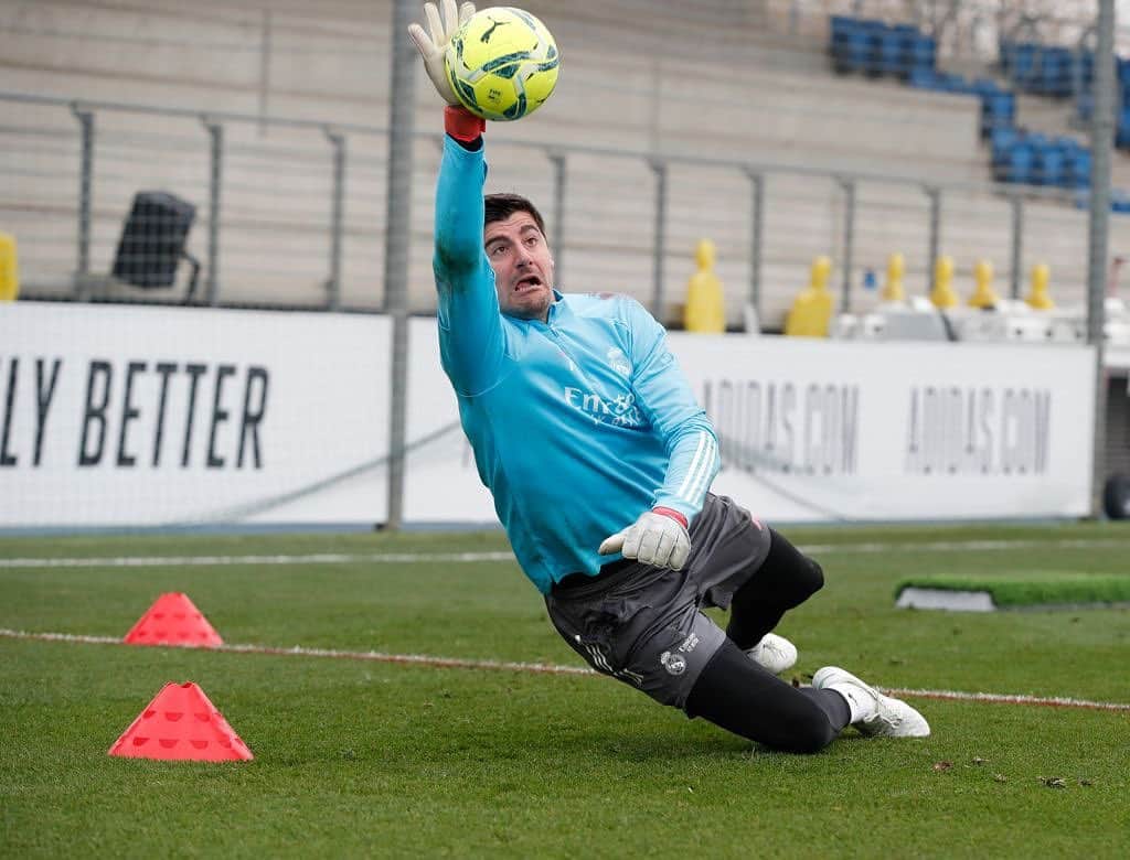 ティボ・クルトゥワのインスタグラム：「No hay más secreto que el trabajo. Seguimos! #HalaMadrid」