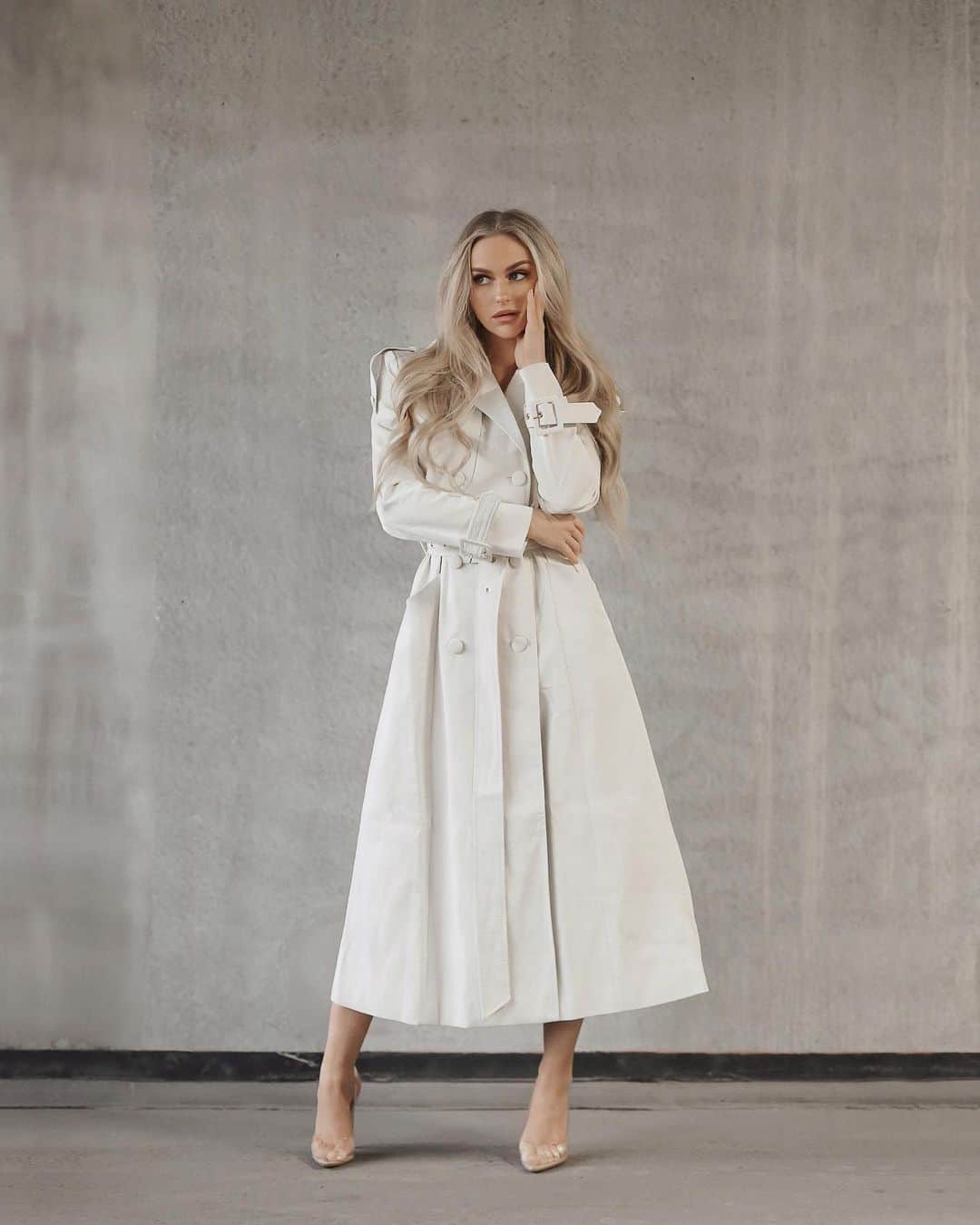Anna Nyströmのインスタグラム：「Trench coat season.」