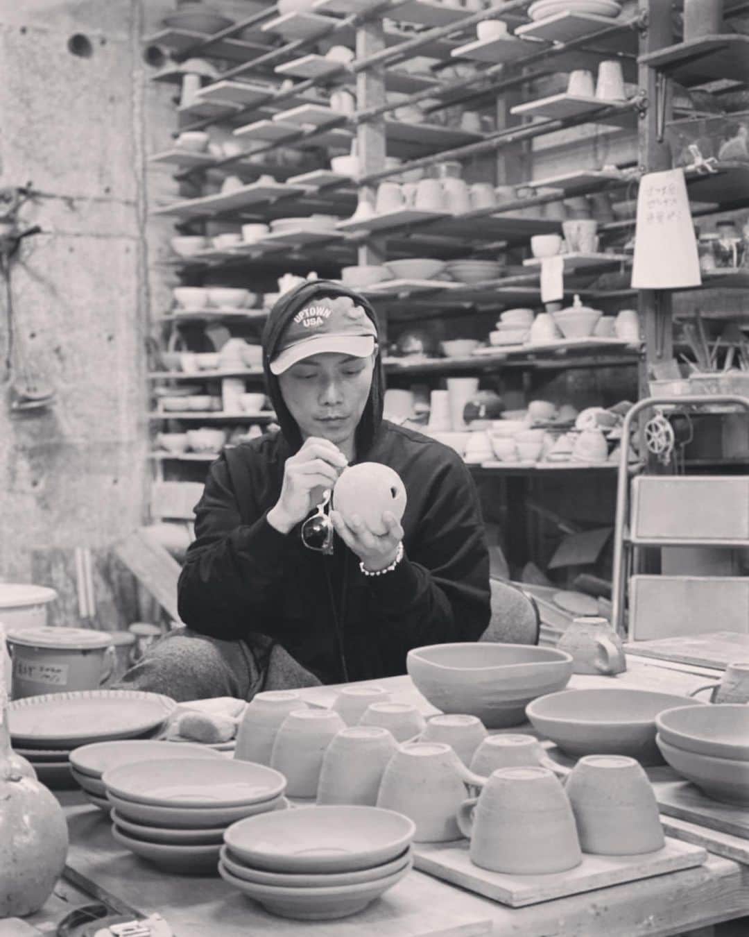 平宮博重さんのインスタグラム写真 - (平宮博重Instagram)「陶芸の釉薬付けは一発勝負。 めっちゃ緊張しました。出来上がりが楽しみです:) #陶芸 #山中湖 #pottery」3月5日 0時55分 - hiroshige_narimiya