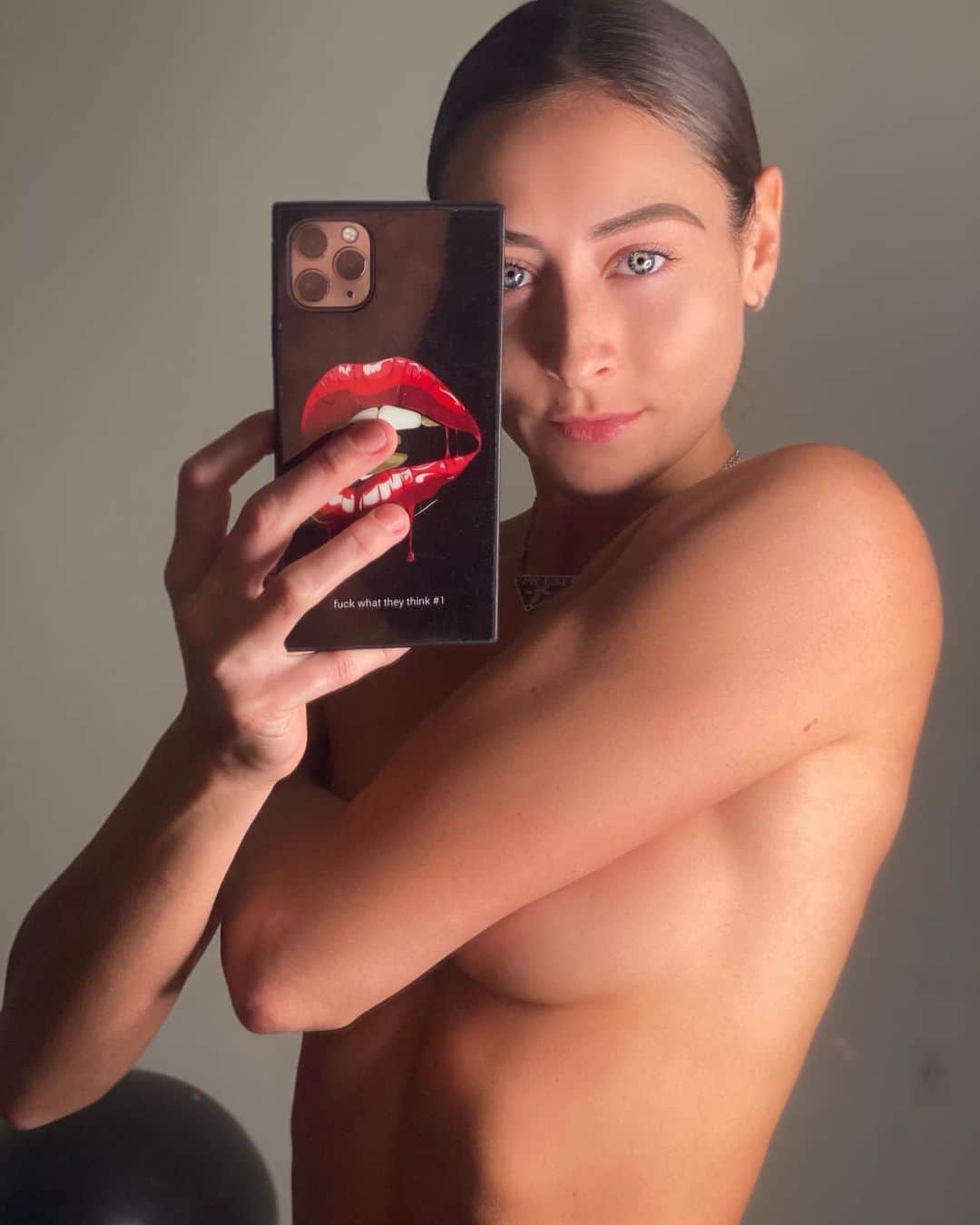 ステファニー・マリーのインスタグラム：「#mood 👀Read the fine print💯 😈Am I right?」