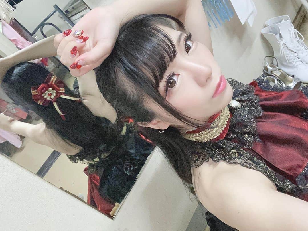 美らかのん（久我かのん）のインスタグラム：「. . . 新宿ニューアート4日目も無事終了！ . 終演後はとある姐さんのYouTube撮影にちょこっとお邪魔してきたよ🥰 . 楽しかったな〜〜〜🥰🥰🥰 . . 5日の夜はFC2やろうと思ってたけど週末のイベントに向けて新しいダンスを覚えないとなのでFC2は数日先に延期しますっ👏 . 6日23時からはYouTubeの生配信やります！！ . . . #美らかのん #久我かのん #av女優 #セクシー女優 #グラビア #衣装 #ダンス #ダンス衣装 #踊り子 #新宿 #区役所 #youtube #youtuber #youtube撮影 #おやすみなさい #goodnight #goodmorning #おはようございます」