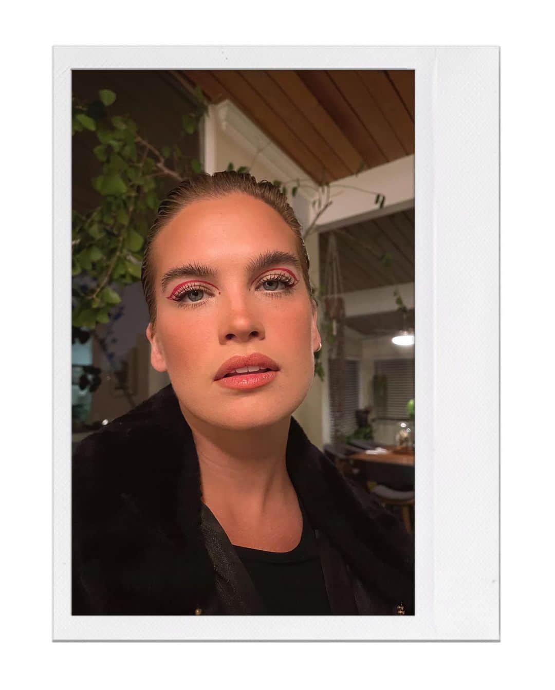 ストーミ・ヘンレイのインスタグラム：「Just a wee bit of girl’s night loll👯‍♀️👯‍♀️」