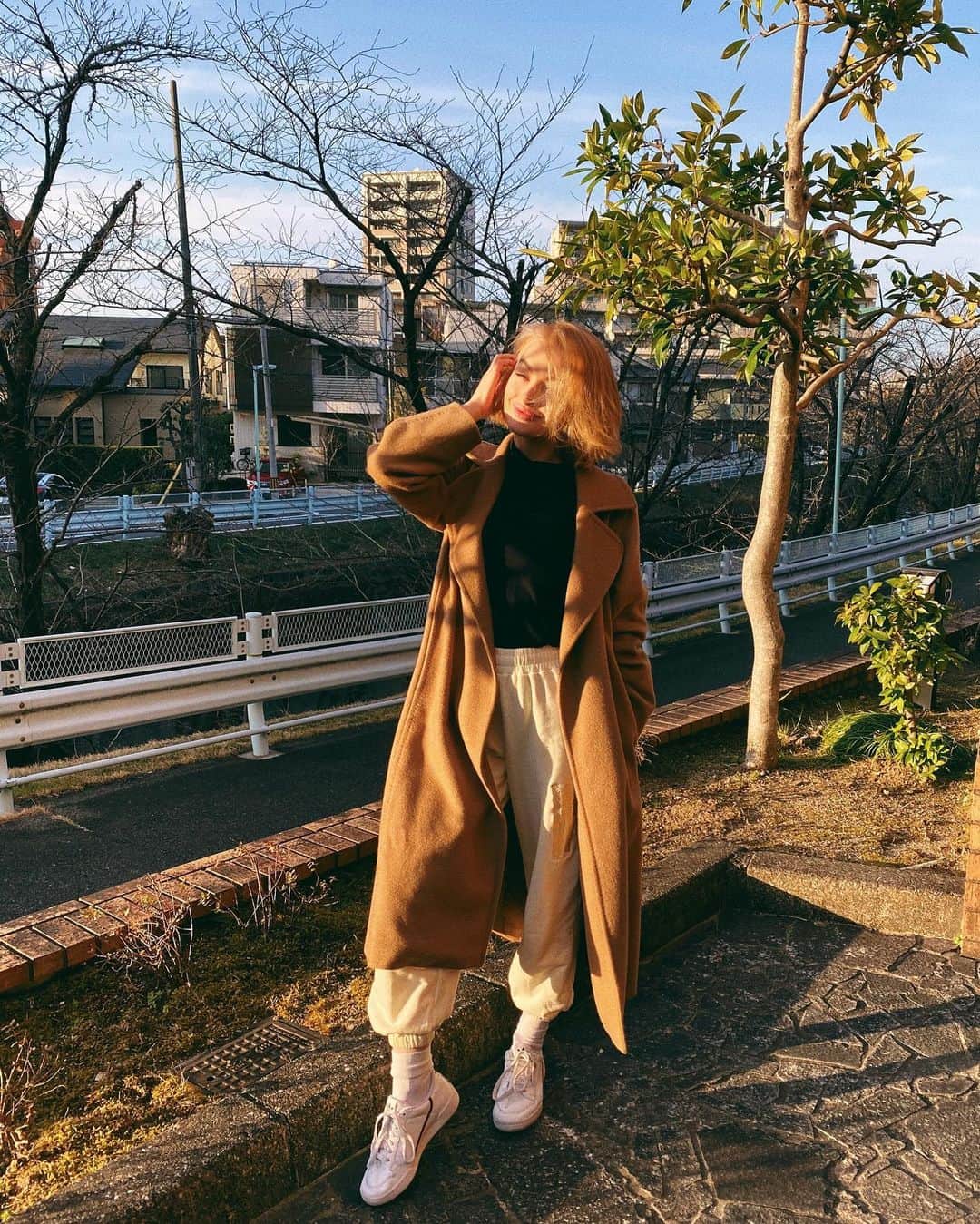リアノン・ランゲラック（ミッチェル・ランゲラックの妻）のインスタグラム：「All these trees are about to be filled with cherry blossom.. I can’t wait 🌸🤗」