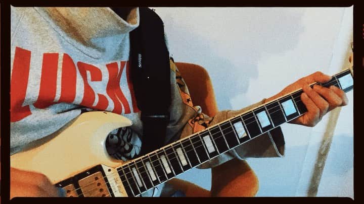 小野武正のインスタグラム：「#わしつなぎ #guitar」