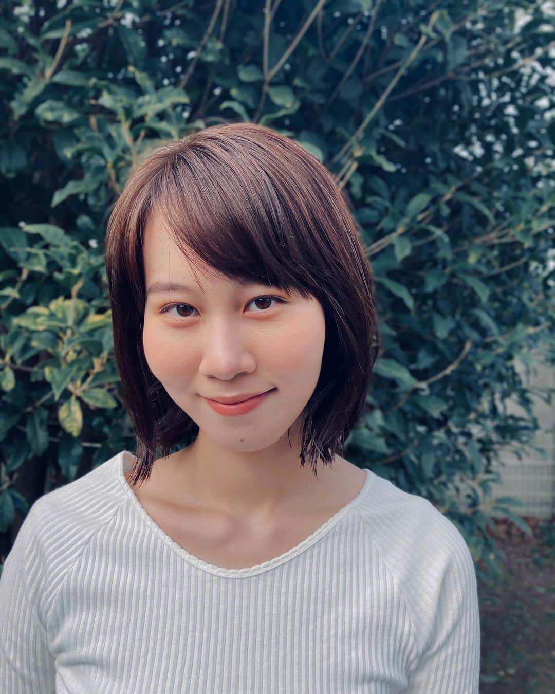 草野美木のインスタグラム：「ショートに戻りました、楽でいい💇‍♀️✌🏻Photo by mom」