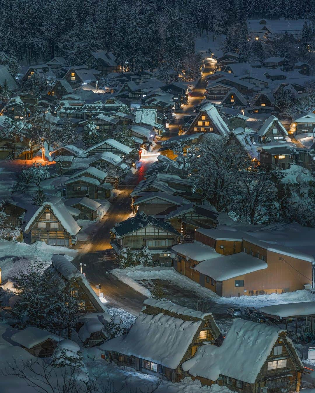 さんのインスタグラム写真 - (Instagram)「【Central Japan Virtual Tour #3】  The iconic snowy scene of Shirakawago! As famous as this attraction of Gifu Prefecture is, I am ashamed to say that I have actually never been there before. This countryside fairyland is a World Heritage site famous with its gassho-zukuri style preserved the most authentic ways. People still live their traditional ways of life in the far-removed hamlet.  The only way to access Shirakawago is to hop on a bus (covered by the Tourist Pass!) but I’m sure it would be way worth it!  Anyone has been there? Perhaps this time I need a couple of tips from you! ^^  #CheesieinCentralJapan #Gifu #Shirakawago #centraljapan #touristpass」3月5日 9時28分 - cheeserland