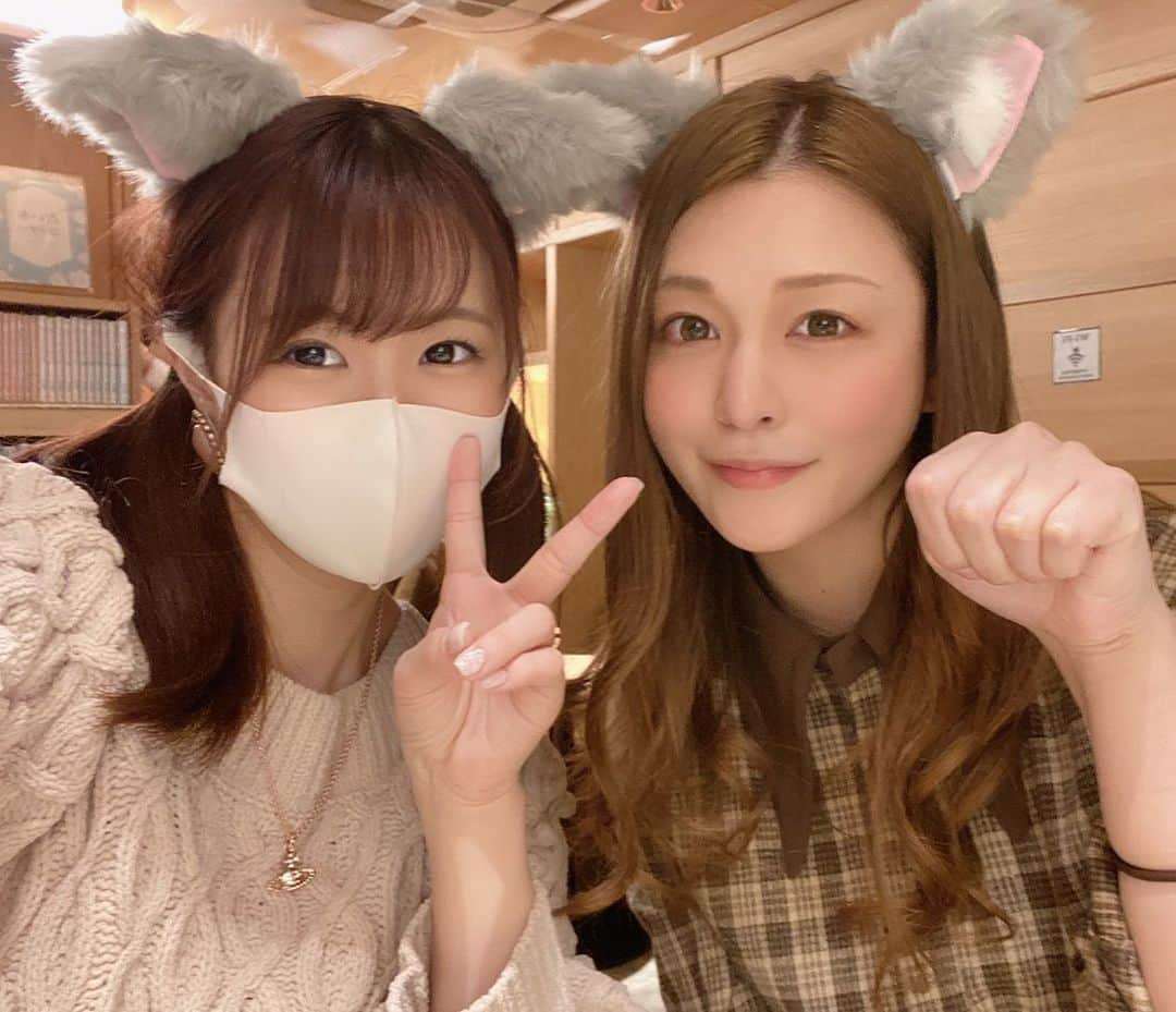 橘メアリーさんのインスタグラム写真 - (橘メアリーInstagram)「にのひと猫カフェいった🥺❤️❤️ ・ ・ 猫飼いたい〜🐈」3月5日 9時54分 - tachibanamary