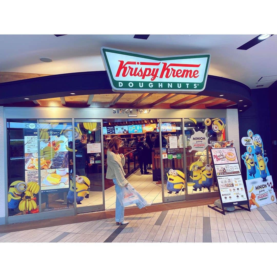 堀尾実咲さんのインスタグラム写真 - (堀尾実咲Instagram)「@krispykremejapan  ミニオンちゃんドーナツ🍌🧸🍩  可愛くて美味しいは最強💛  #krispykremedoughnuts #クリスピークリームドーナツ #ドーナツ #dounuts #コラボドーナツ #ミニオンコラボ#universalstudiosjapan #usj #ユニバーサルスタジオジャパン #ユニバ #ユニバコラボ #osaka #大阪 #ティム #ボブ #minions #迷你兵團 #迷你兵 #小小兵 #壞蛋獎門人 #ミニオン #미니언 #미니언즈 #ミニオンズ #ミニオンパーク#迷你兵團精品 #darich #darichコーデ #ダーリッチ #ダーリッチコーデ」3月5日 11時07分 - misaki.horio