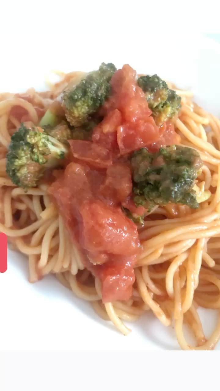のインスタグラム：「ブロッコリーとトマトの豆乳入りグルテンフリーパスタ🍝を作った‼️🤣  #ランチ #パスタ #タイトル長い #やれば出来る #湘南乃風 #おいしいパスタ」