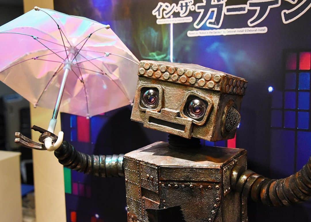 劇団四季さんのインスタグラム写真 - (劇団四季Instagram)「東京の各劇場ロビーにミニチュア"タング"滞在中！ 壊れかけのロボット"タング"が世界を旅して回るのは、劇団四季オリジナルミュージカル『ロボット・イン・ザ・ガーデン』。 東京公演（自由劇場）は、3月21日（日）千秋楽。 "タング"の心温まる旅のひとこまを、今なら各劇場ロビーでもお楽しみいただけます。写真撮影もどうぞ！ #ロボットインザガーデン #自由劇場 #ミュージカル #劇団四季 #東京﻿ #ミニチュアタング #タング #shikitheatrecompany #shiki #musical」3月5日 11時44分 - gekidanshiki_official