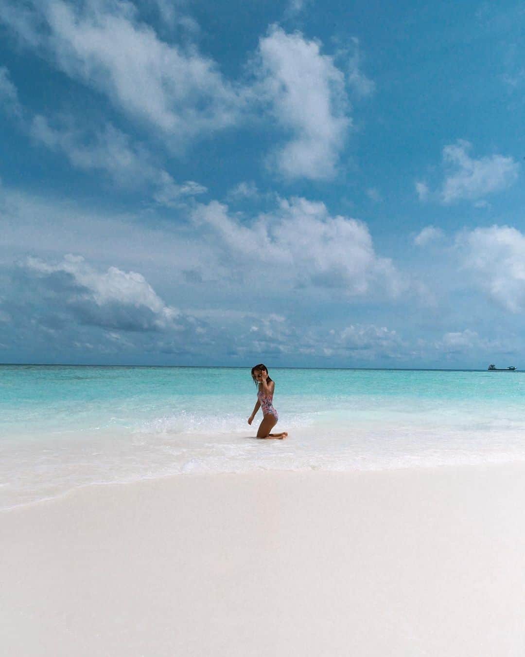 中嶋杏理さんのインスタグラム写真 - (中嶋杏理Instagram)「With love one can live even without happiness 🕊﻿ ﻿ ﻿ .﻿ #Maldives#travel#traveler#trip#anjiitrip﻿ #tripgram#travelphotography#モルディブ」3月5日 12時27分 - anrinakajima