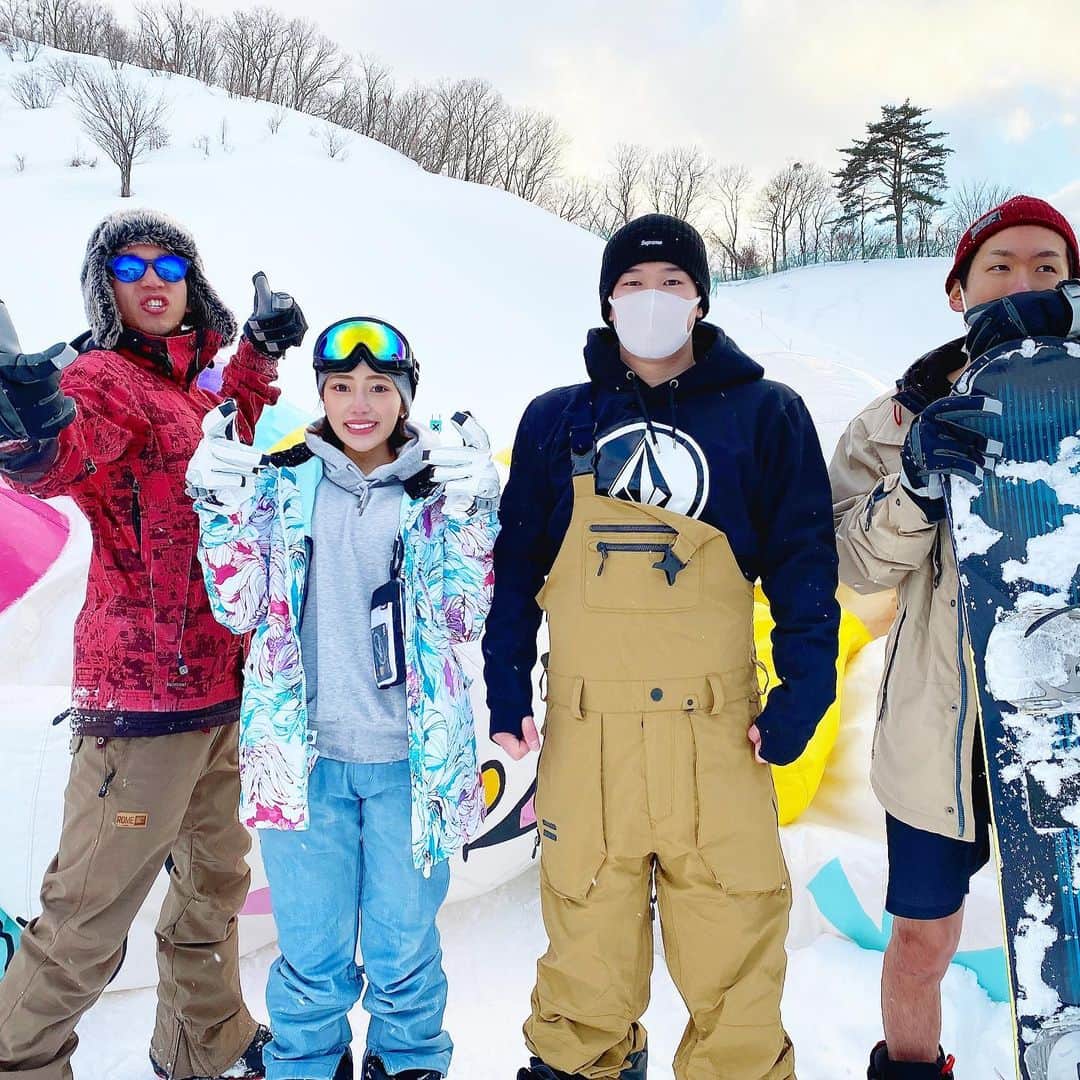 ☆SH!NR!☆のインスタグラム：「結局この動画ボツなったな。 まぁJPの思い出として残しとこう📸 また来年もいきたいね🏂☃️」