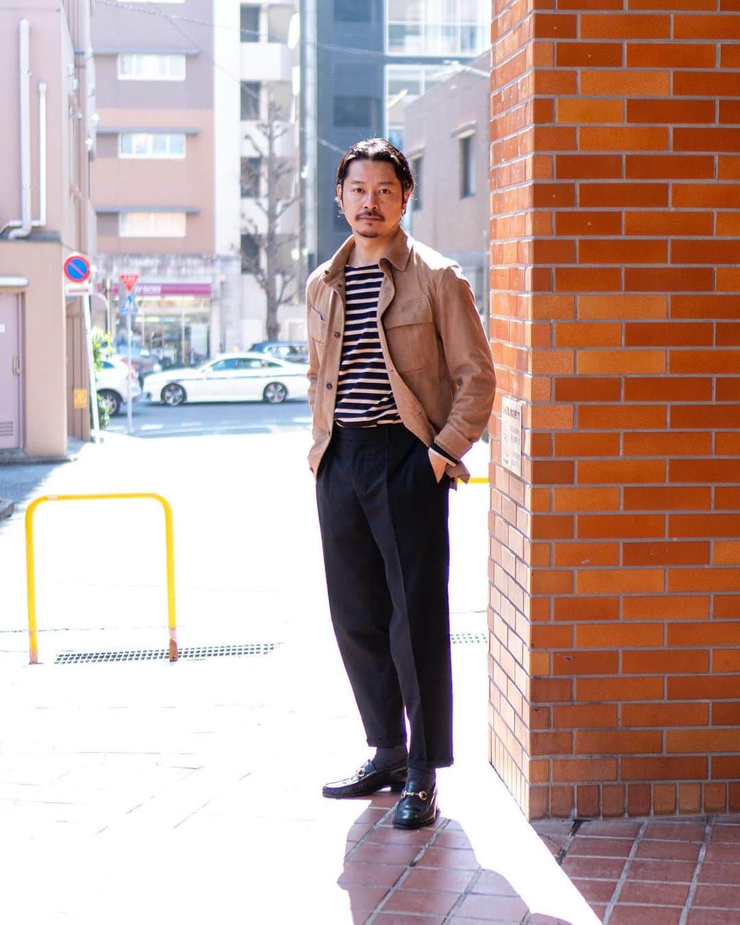 高田朋佳のインスタグラム：「Black&Beige. photography by @naoki_tezuka   ———————————————————————— #emmeti #auberge #colonyclothing #gucci  #dressstyle #elegantstyle #modernclassicstyle #newclassicstyle #fashion #mensfashion #mensdressstyle #suitsstyle #dapperstyle #takadachannel」