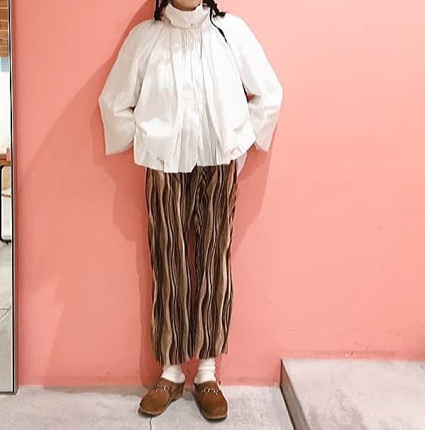 BEAMS WOMEN SHIBUYAのインスタグラム：「【Tokushige's styling!!】﻿ TOPページハイライトより、﻿ スタッフ一人一人のスタイリングがご覧頂けます🍏﻿ お気に入りやフォローも是非お願い致します！﻿ ﻿ ☎︎03-3780-5501﻿ ﻿ #beams#beams_women_shibuya#raybeams#beamsboy#tokyo#ビームス#レイビームス#ビームスボーイ」