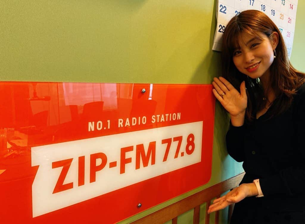 高樹リサさんのインスタグラム写真 - (高樹リサInstagram)「なんと2ヶ月ぶりでしたZIP-FM 「FRIDAY MUSIC PUZZLE」 ありがとうございました😊 おかえり〜というメッセージをたくさん頂きとても嬉しかったです。 早く平穏な日々が皆さんのもとに戻ってきてくれますように。 これからもよろしくお願いします💐✨ #zipfm #フラパズ」3月5日 14時01分 - lisalisa_takagi