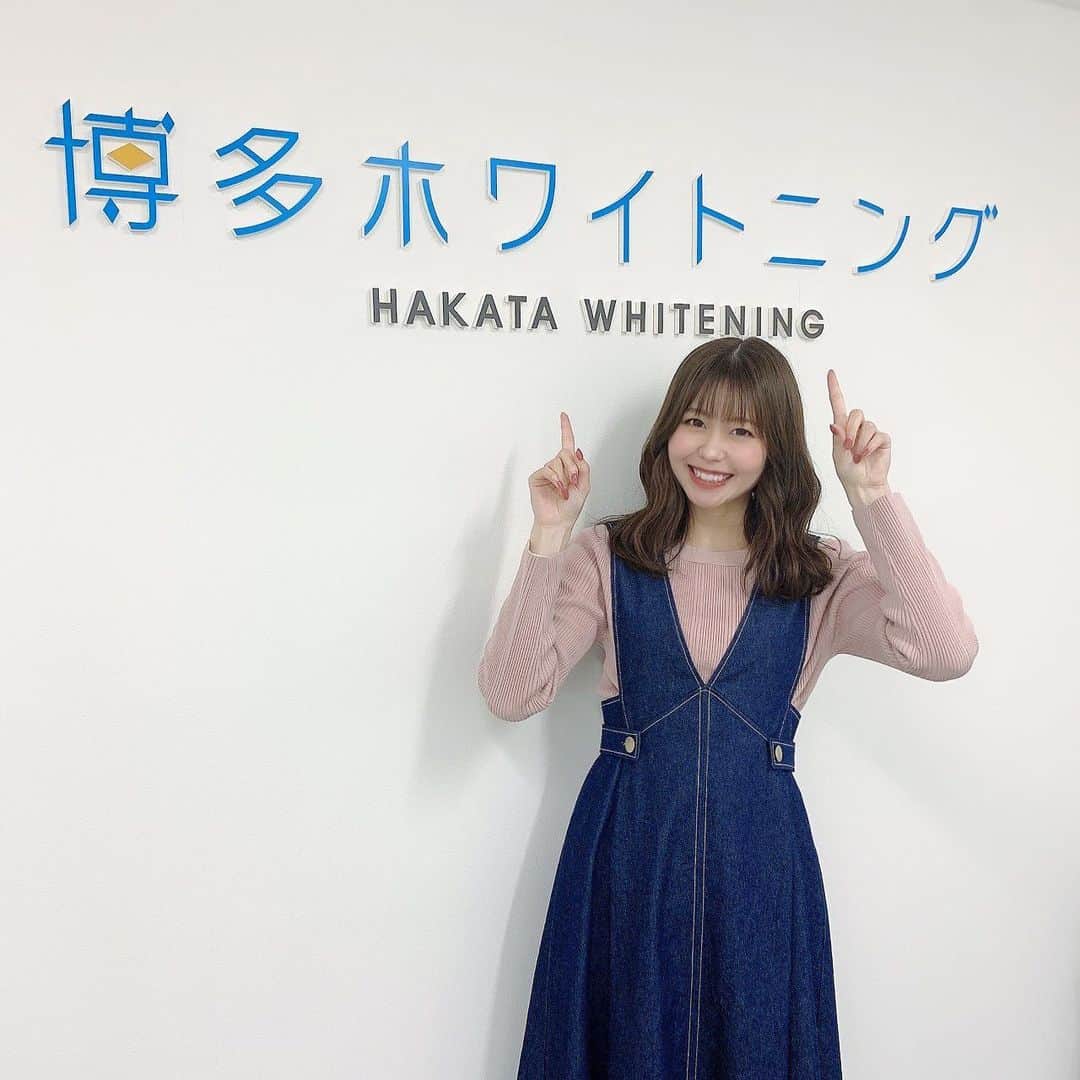 のインスタグラム：「🦷✨  博多ホワイトニング さんにご招待いただいて ホワイトニングに行ってきました☺️  ２年前くらいにオフィスホワイトニングに行ってたけど 今回はセルフホワイトニングということで楽しみでした♪♪  痛みもシミるもなーんにもなしでした😉 １回１５分で施術は終了〜✨ かなは博多駅前店に行ってきたけど、すごく便利な場所で 短時間で終わるから駅近くで働くOLさんにおすすめしたい😌  マスクを外した時にも自信を持って笑えるように 準備していたいですね〜😚♡  詳しくはお店にお問い合わせください♪  #福岡ホワイトニング#博多ホワイトニング #ホワイトニング #ホワイトニング天神 #ホワイトニング福岡 #ダンス #福岡旅行 #博多駅 #天神駅 #ホワイトニング #セルフホワイトニング #白い歯はつくれる #福岡グルメ #spring #smile」